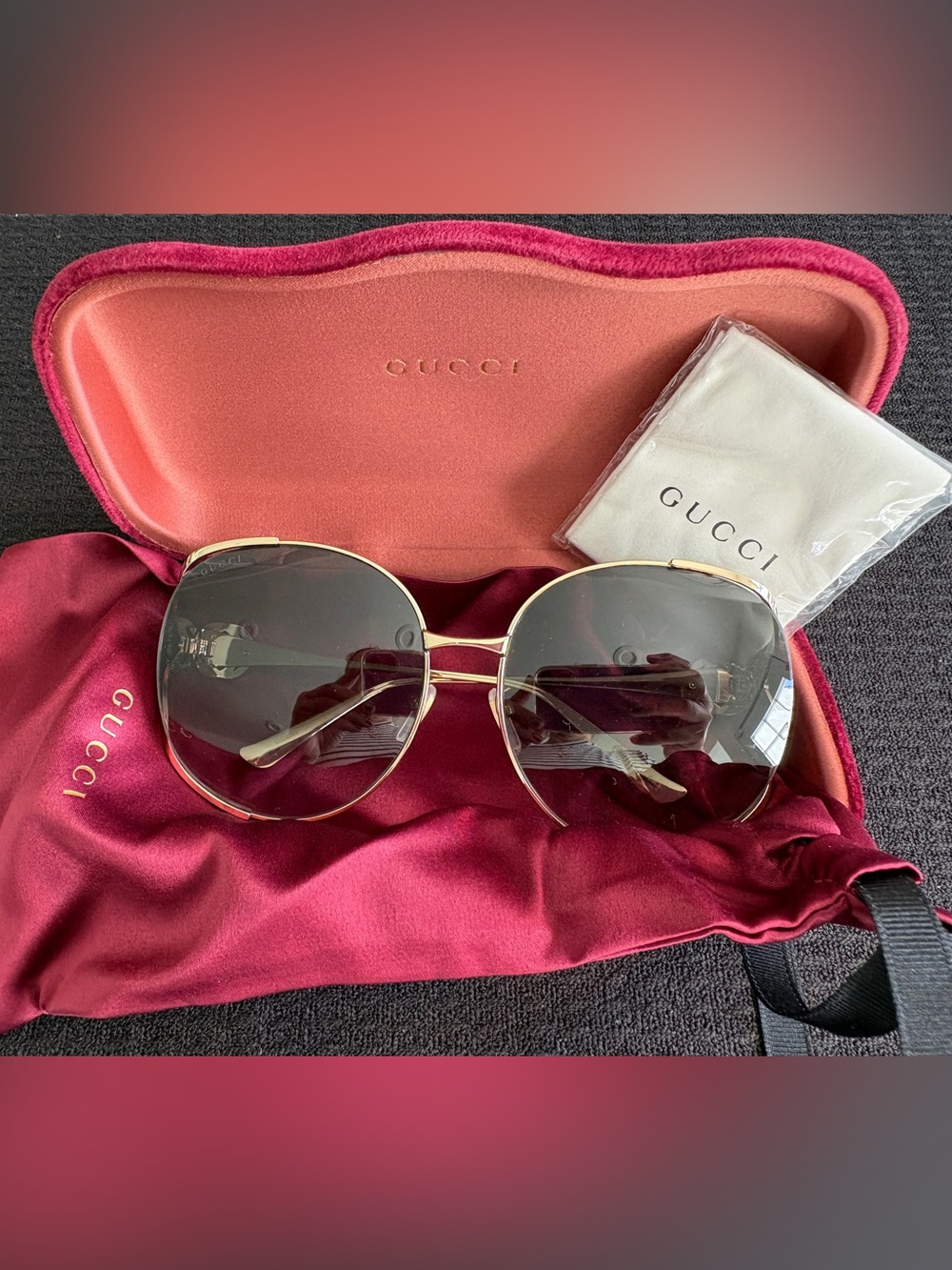 Gucci Women's Gold Frame Sunglasses with Gradient Gray Lenses and Pink Case-New